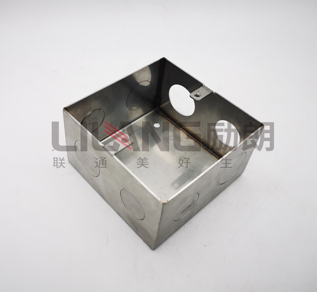 304不銹鋼開(kāi)關(guān)插座線盒和PVC塑膠開(kāi)關(guān)插座線盒哪個(gè)好？